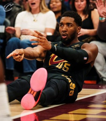 世预赛客户端下载说明-榜眼单节17分带不动鲍尔15中1，米切尔24+6+8失误，骑士力克黄蜂