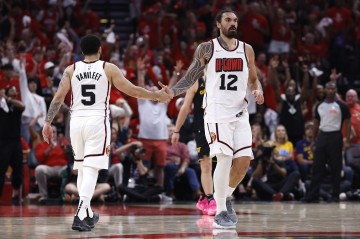 世预赛客户端下载说明-火媒：缺少范弗里特和亚当斯战绩仍然追平上赛季 真的很了不起